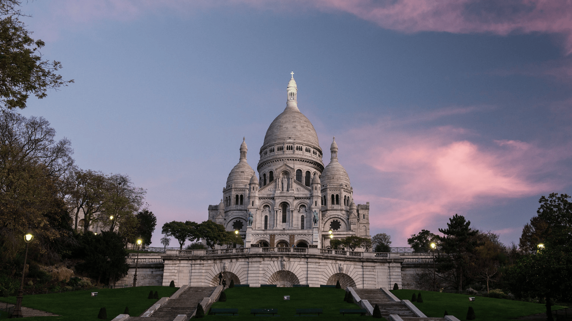 Montmartre-Sunrise-&-Sacré-Cœur