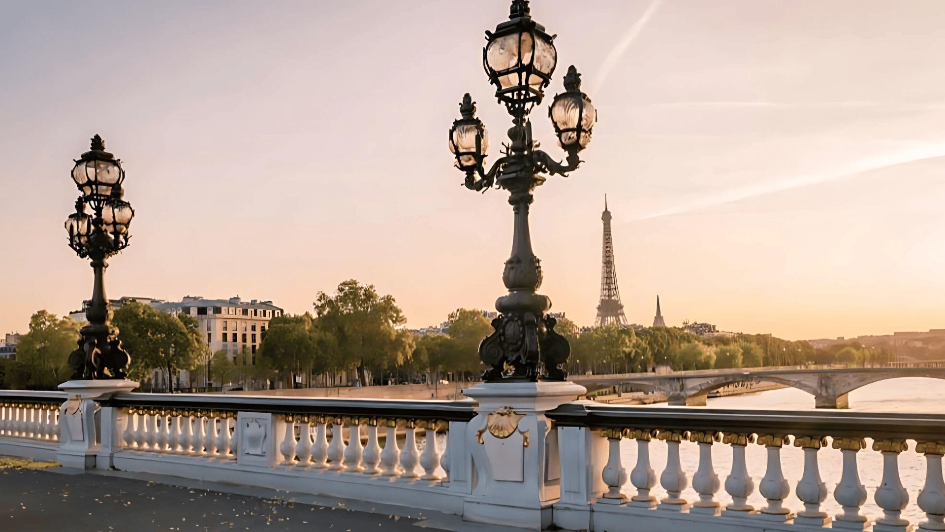 _Walk-Across-Pont-Alexandre-III
