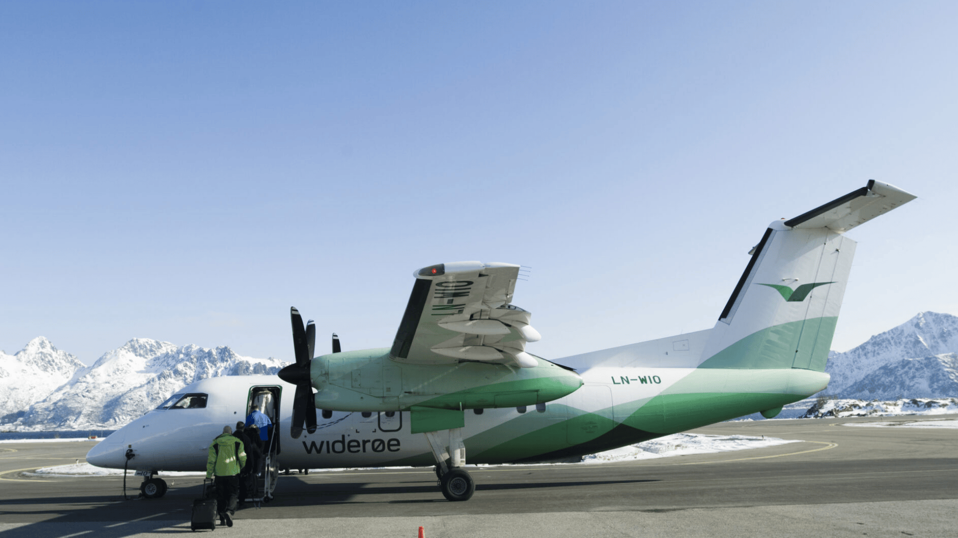 Fly Direct to Leknes or Svolvær